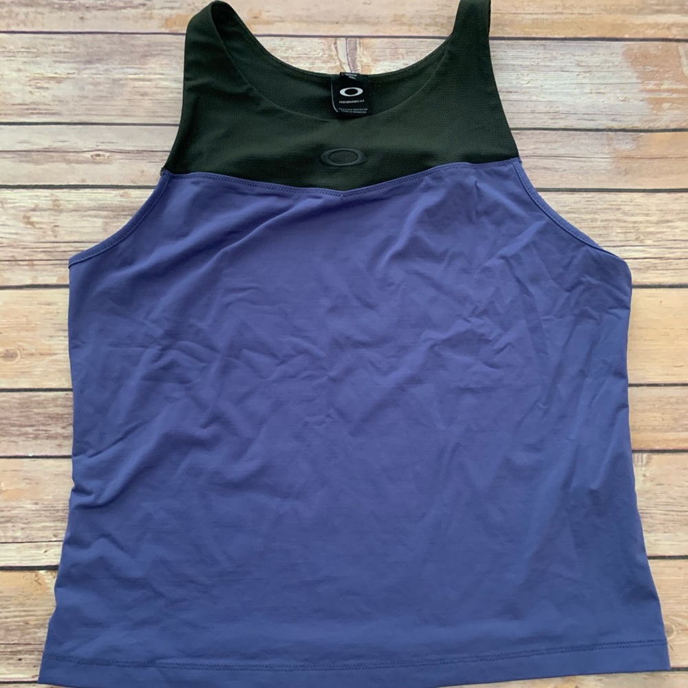 Womens Oakley Performance Fit shirt Medium